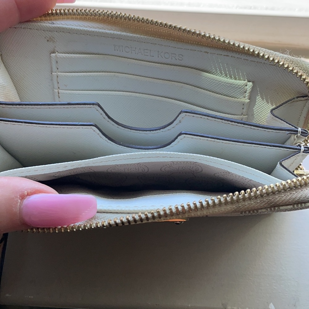 MK Wallet - Picture 4 of 6